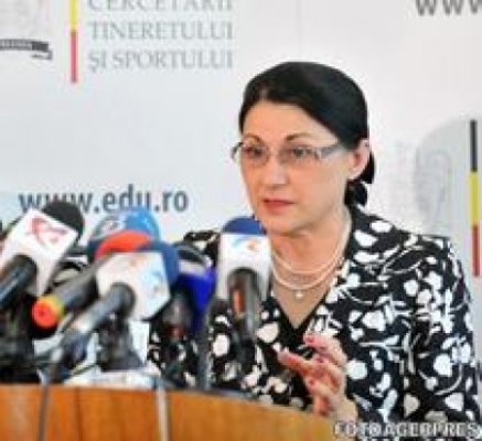 Ecaterina Andronescu: Guvernul va aloca 25 de milioane de lei pentru şcolile care au urgenţe majore